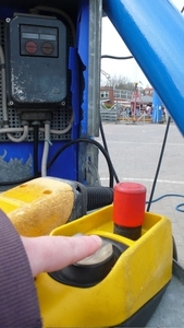 Catpatz drives a crane